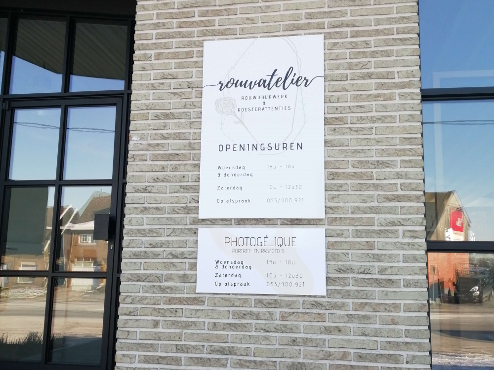 Bordje openingsuren_Studio Dinn_XL Reklame Gevelreclame Studio Dinn